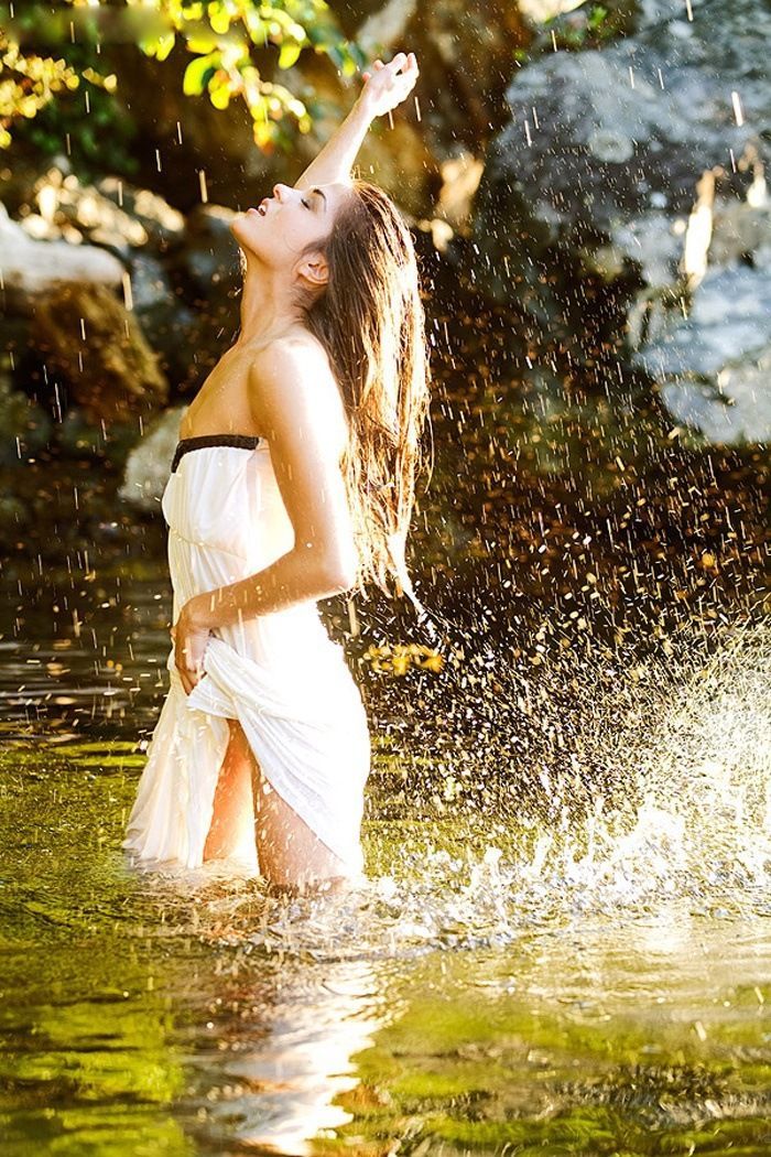 Marie Avgeropoulos in Volgograd