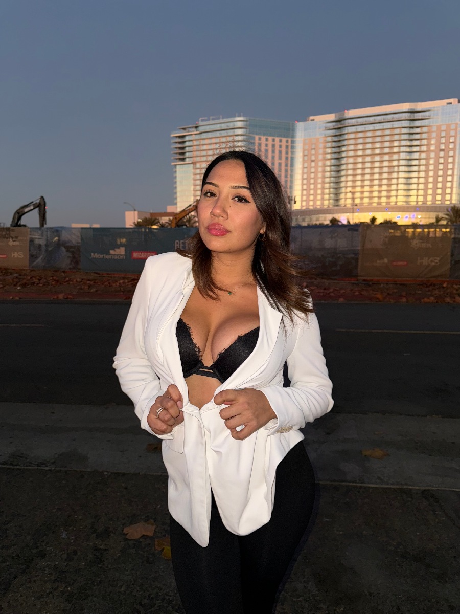 Take a pause and enjoy Ali Cruz — streaming from Volgograd