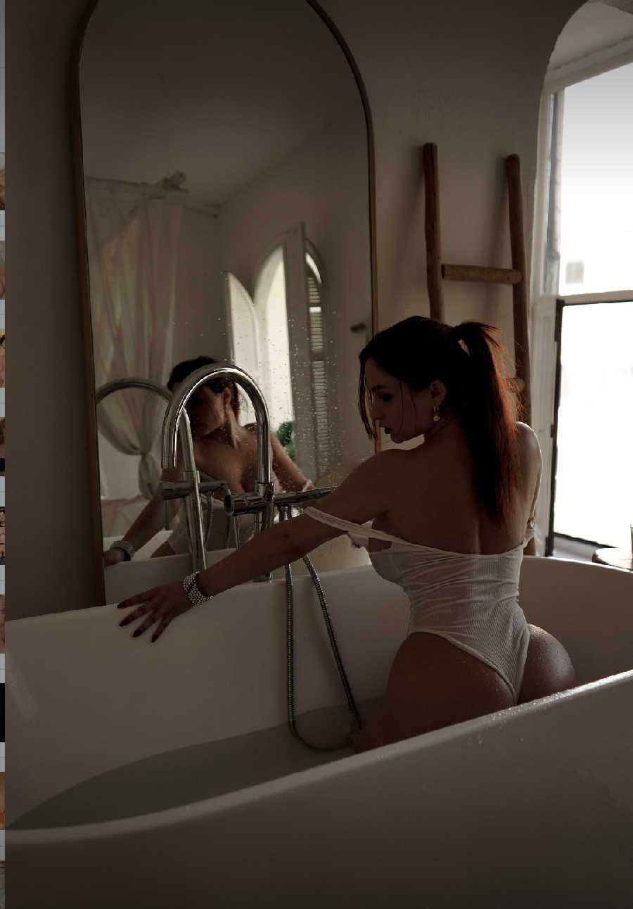 A playful frame from Miranda Faith nude — online in Volgograd