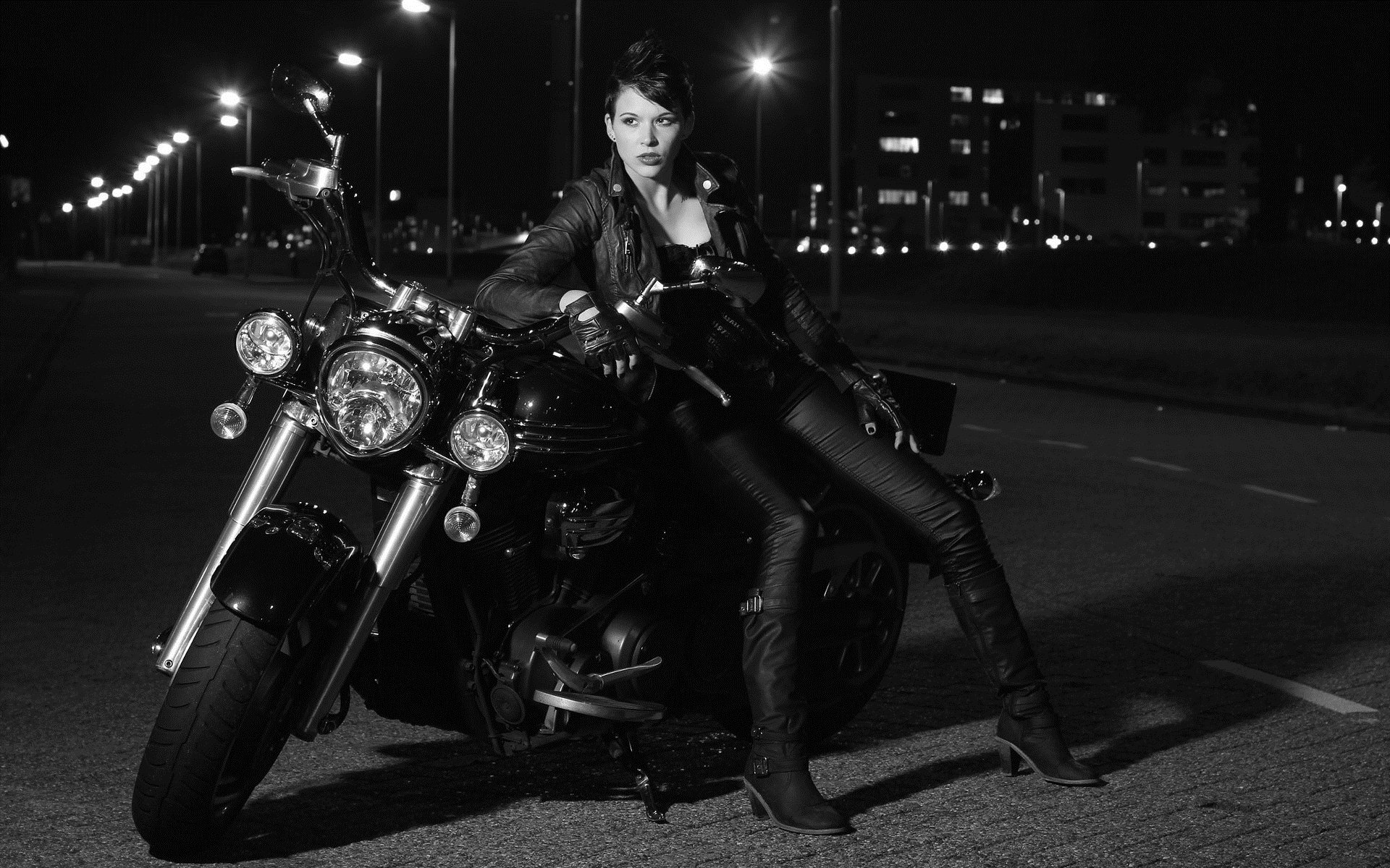 Photo Beautiful girls and motorcycles in Volgograd